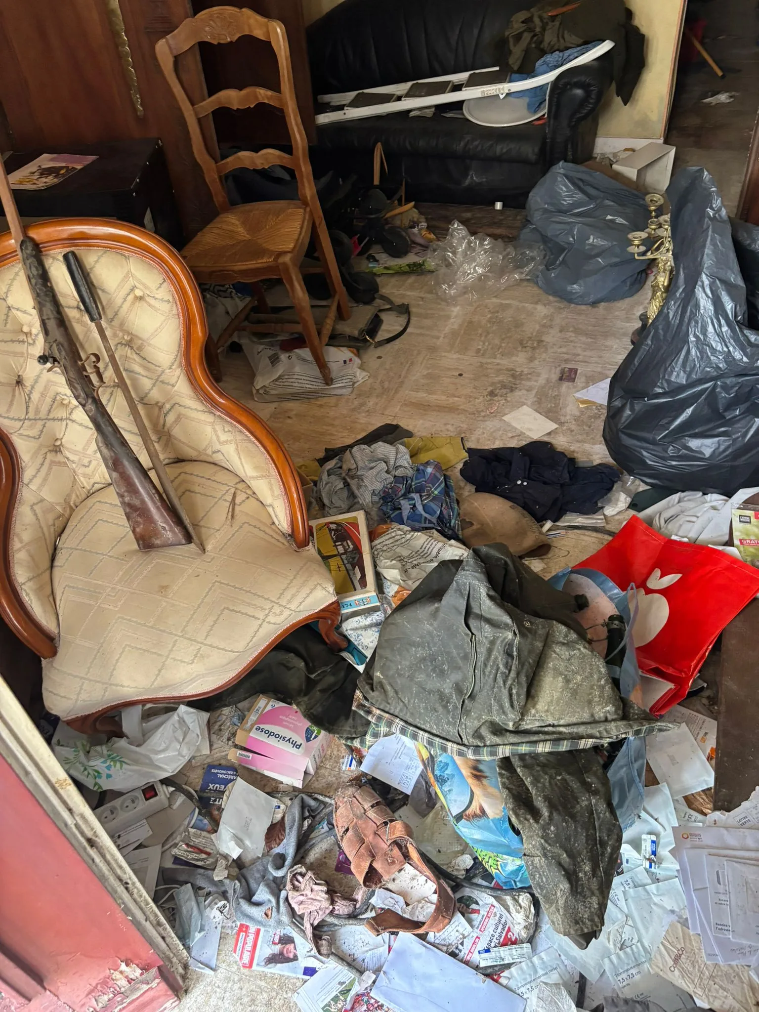 Que faire si la personne Diogène refuse qu’on jette des déchets manifestement insalubres ? L’action de SOS DC à Colombes et dans les environs