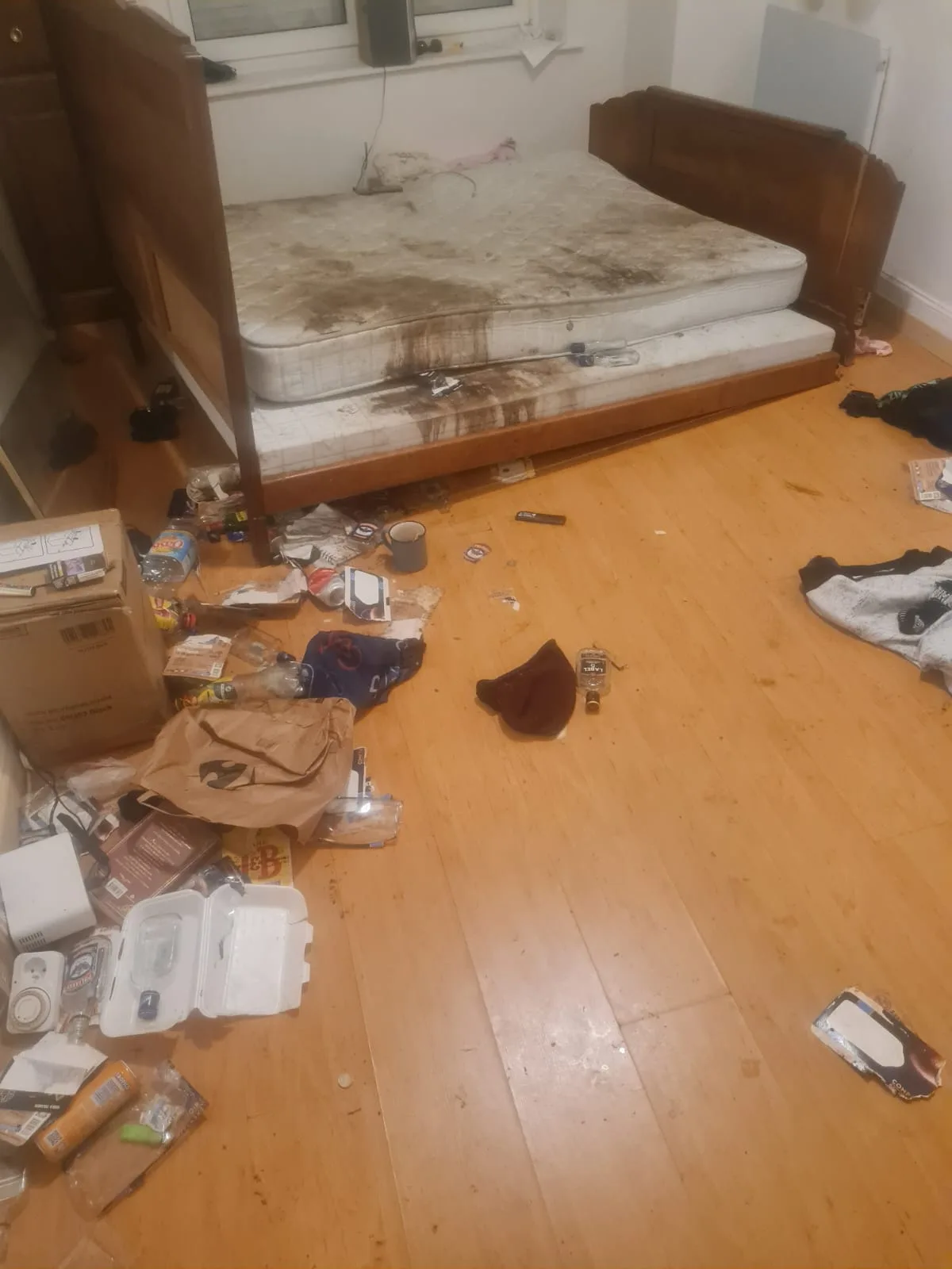 Les dangers de nettoyer soi-même une scène de décès : pourquoi faire appel à SOS DC à Colombes Les dangers de nettoyer soi-même une scène de décès : pourquoi faire appel à SOS DC à Colombes